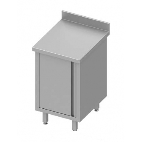 Table armoire centrale adossée avec deux étagères