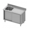 Table inox adossée avec une cuve à gauche et portes coulissantes