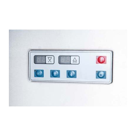 Lave-vaisselle à capot avec doseur de détergent